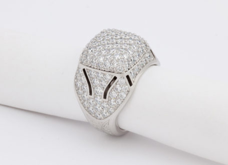 platinum diamond ring</img>