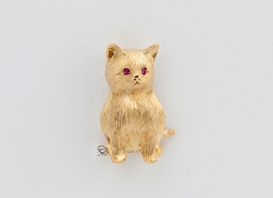 Yellow Gold Kitten Brooch with Ruby Eyes and Diamond Accent