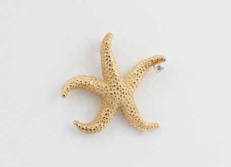 Yellow Gold Starfish Brooch with Diamond Accent