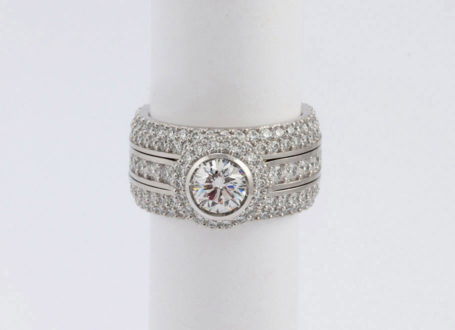 Platinum Round Diamond Engagement Ring with Tapered Round Diamond Bands