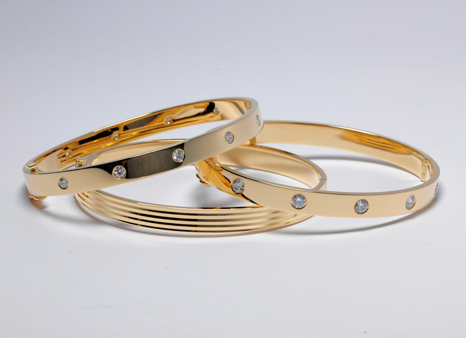 Yellow Gold Oval Shape Bangle Bracelets